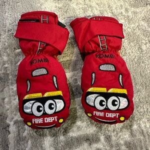 Kombi Children’s Fire Engine Mitts